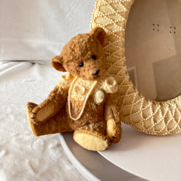 1996 Teddy Bear Oval Picture Frame Lace Vintage Pearls Cameo  Vtg 1996 United Design Corp Cameo Teddy Bear Oval Picture Frame Lace Pearls